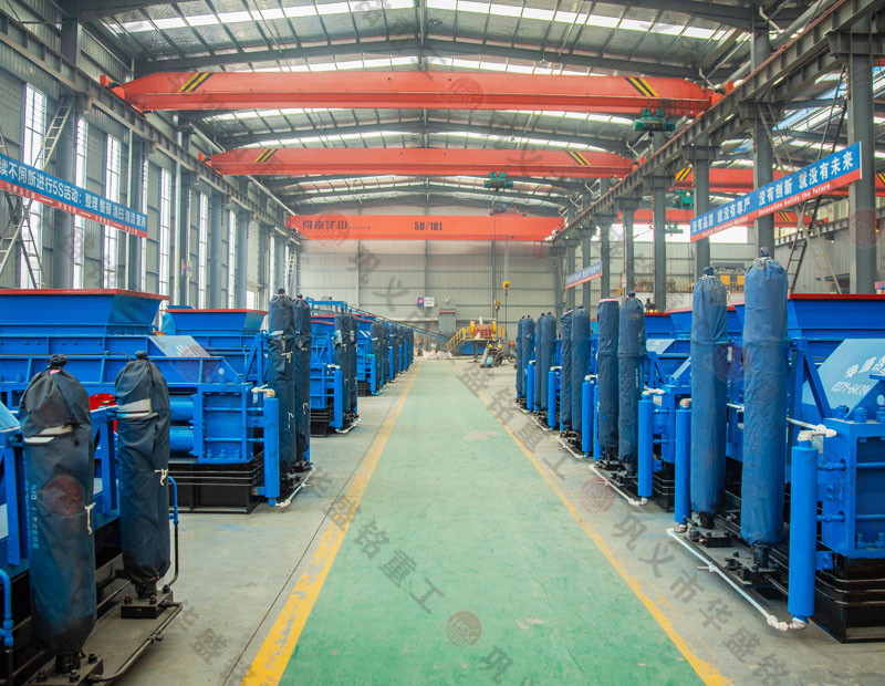 處理建筑廢料用什么設備？破碎紅磚用雙齒輥破碎機好嗎？