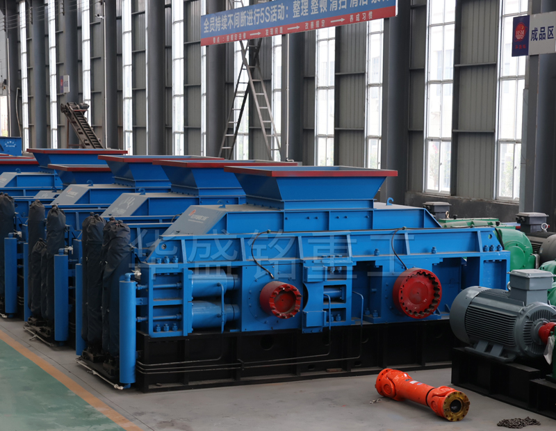 數(shù)控全自動(dòng)全液壓對(duì)輥制砂機(jī)多少錢？如何選擇制砂設(shè)備廠家？