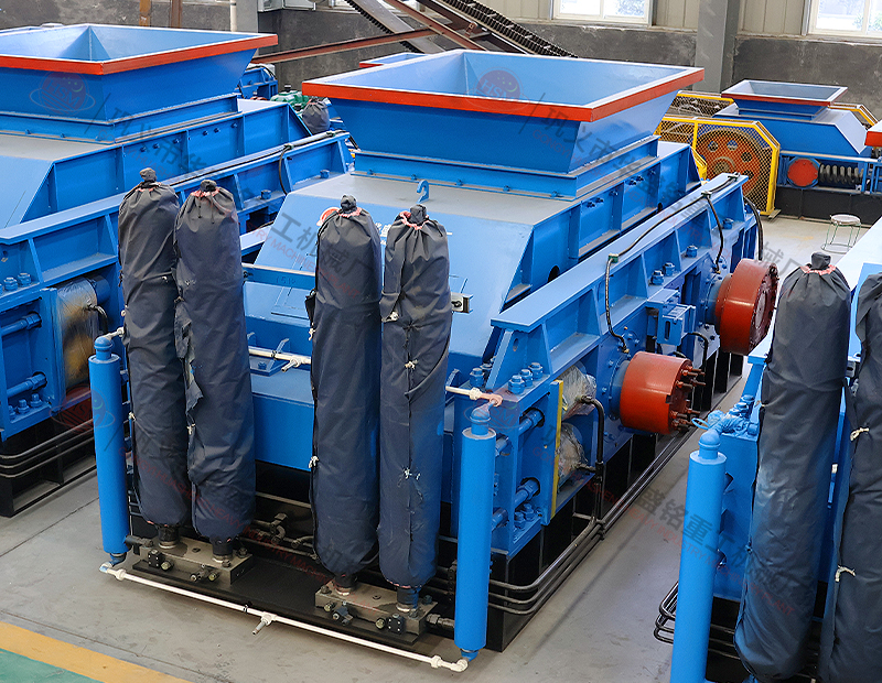 大型液壓對輥制砂機每小時出多少噸沙子？多少錢一臺？